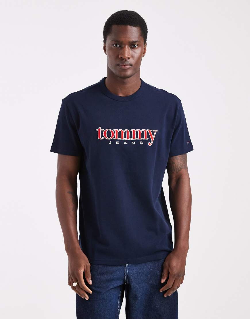 Tommy Jeans - Regular-Fit-T-Shirt in Marineblau mit Logo-Applikation von Tommy Jeans