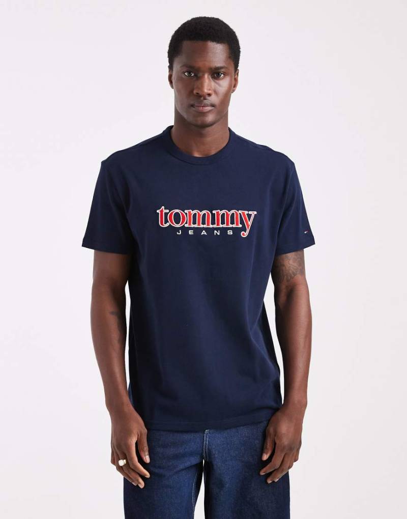 Tommy Jeans - Regular-Fit-T-Shirt in Marineblau mit Logo-Applikation von Tommy Jeans