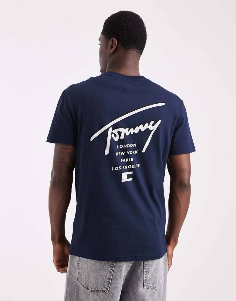 Tommy Jeans - Regular-Fit-T-Shirt in Marineblau mit Signatur-Rückenprint von Tommy Jeans