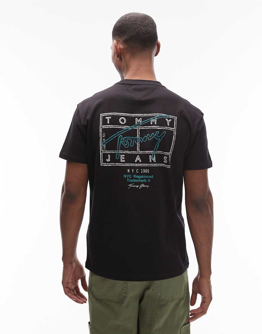 Tommy Jeans - Regular-Fit-T-Shirt in Schwarz mit Flag-Logo und Markendetail von Tommy Jeans