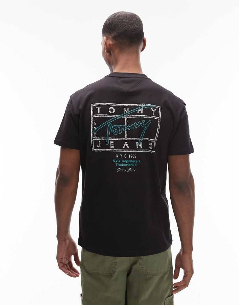 Tommy Jeans - Regular-Fit-T-Shirt in Schwarz mit Flag-Logo und Markendetail von Tommy Jeans