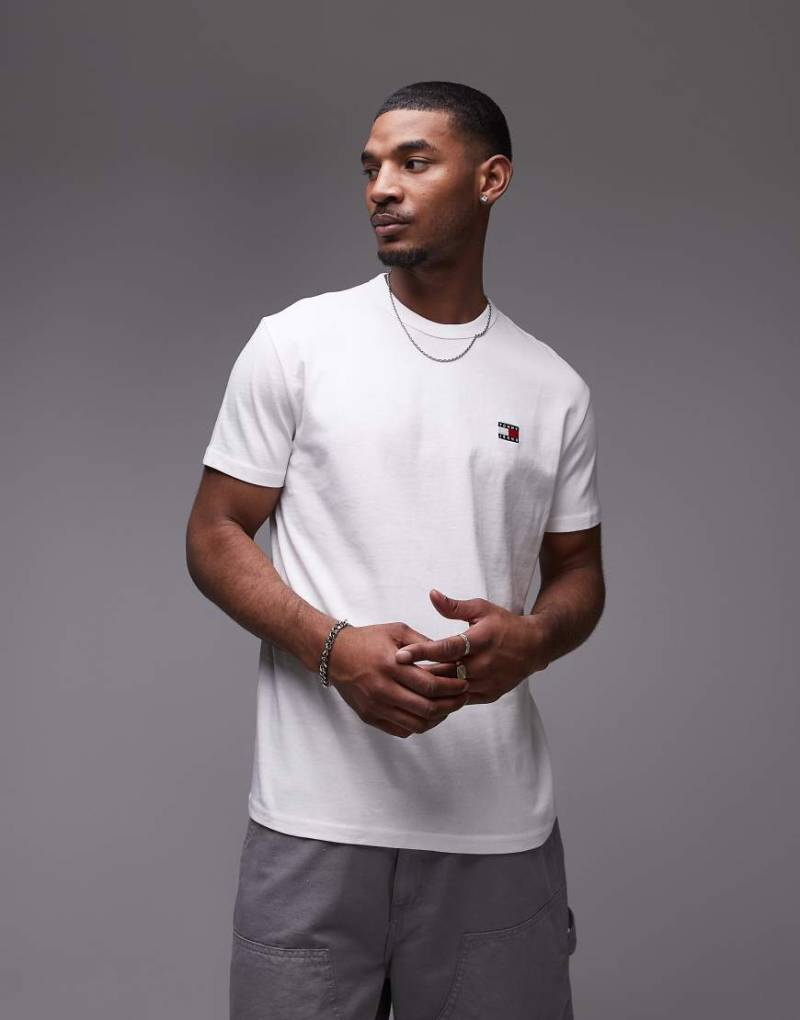 Tommy Jeans - Regular-Fit-T-Shirt in Weiß mit Aufnäher von Tommy Jeans