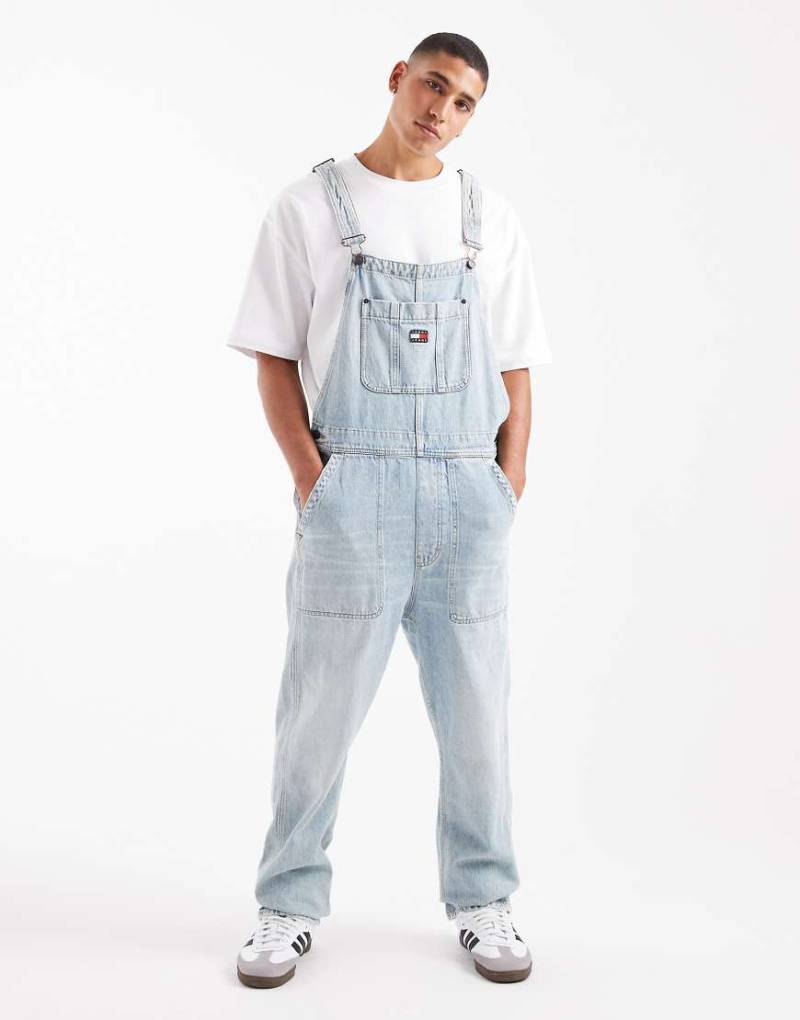 Tommy Jeans - Ryan - Latzhose in heller Waschung-Blau von Tommy Jeans