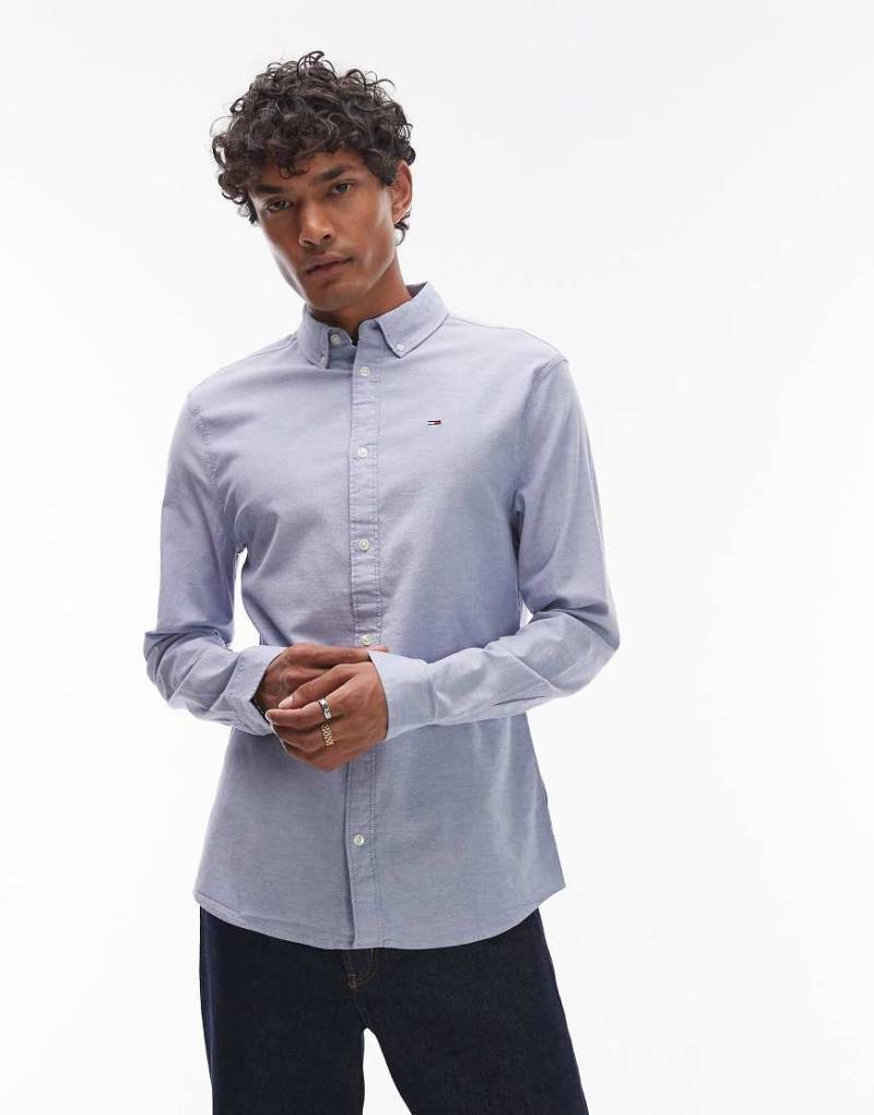 Tommy Jeans - Schmal geschnittenes Oxford-Hemd in Blau mit Stretchanteil Tommy Jeans - Schmal geschnittenes Oxford-Hemd in Blau mit Stretchanteil von Tommy Jeans
