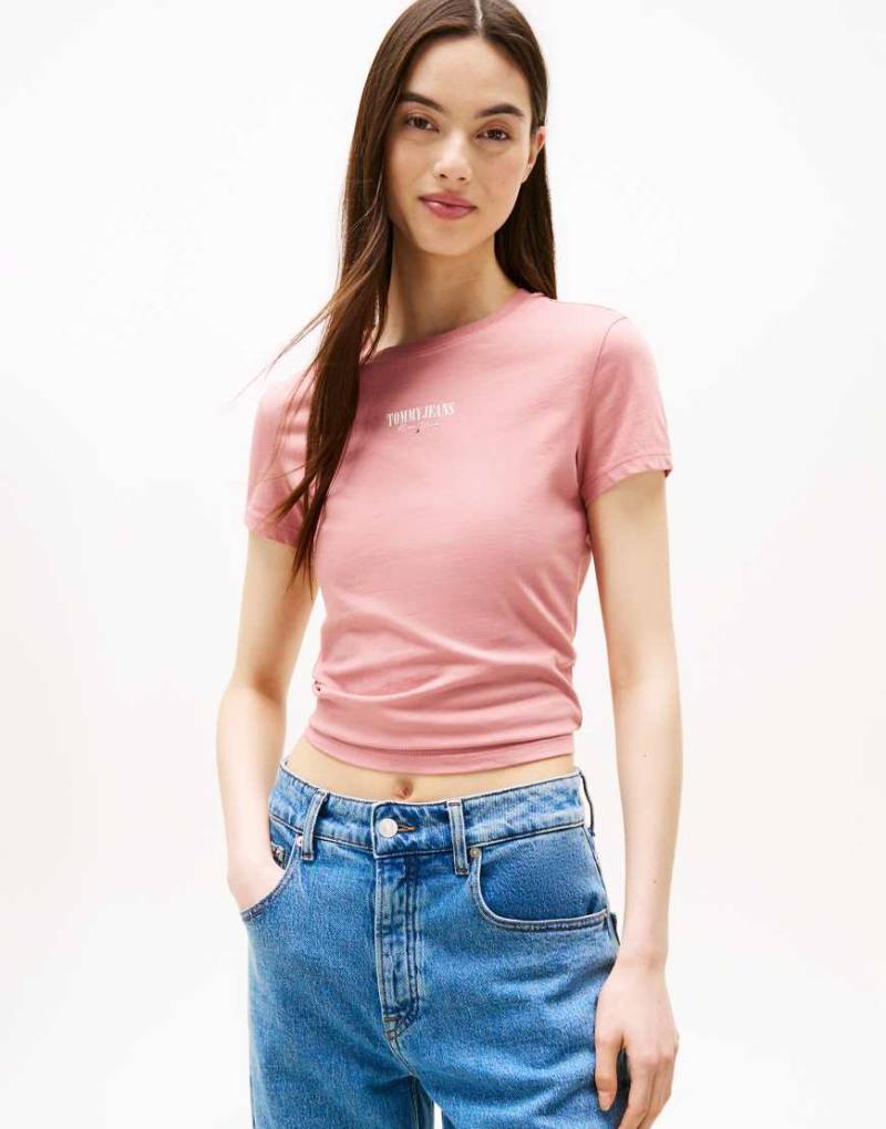 Tommy Jeans - Schmal geschnittenes T-Shirt in Rosa mit Logo von Tommy Jeans