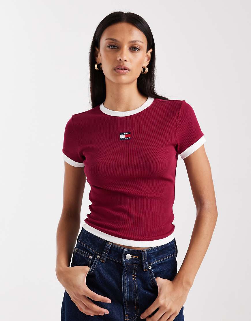 Tommy Jeans - Schmales, geripptes Ringer-T-Shirt in Burgunderrot von Tommy Jeans