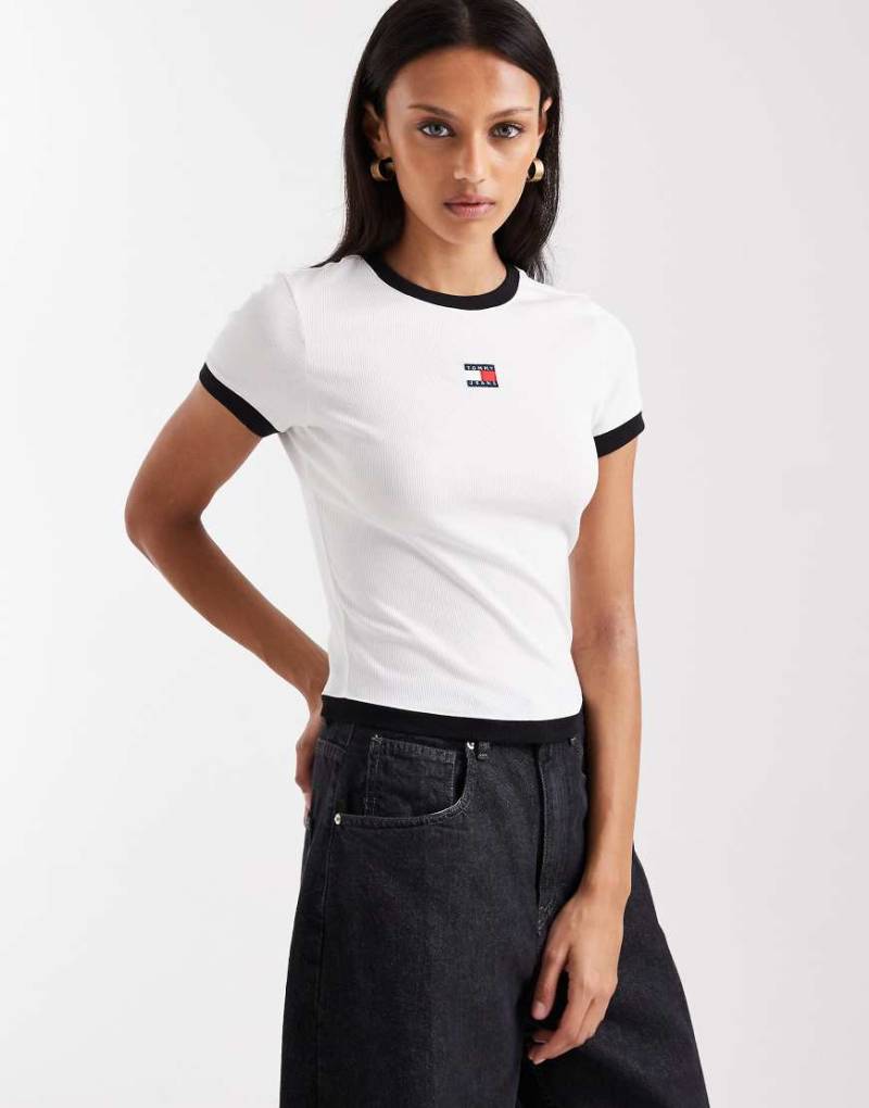 Tommy Jeans - Schmales, geripptes Ringer-T-Shirt in Weiß von Tommy Jeans