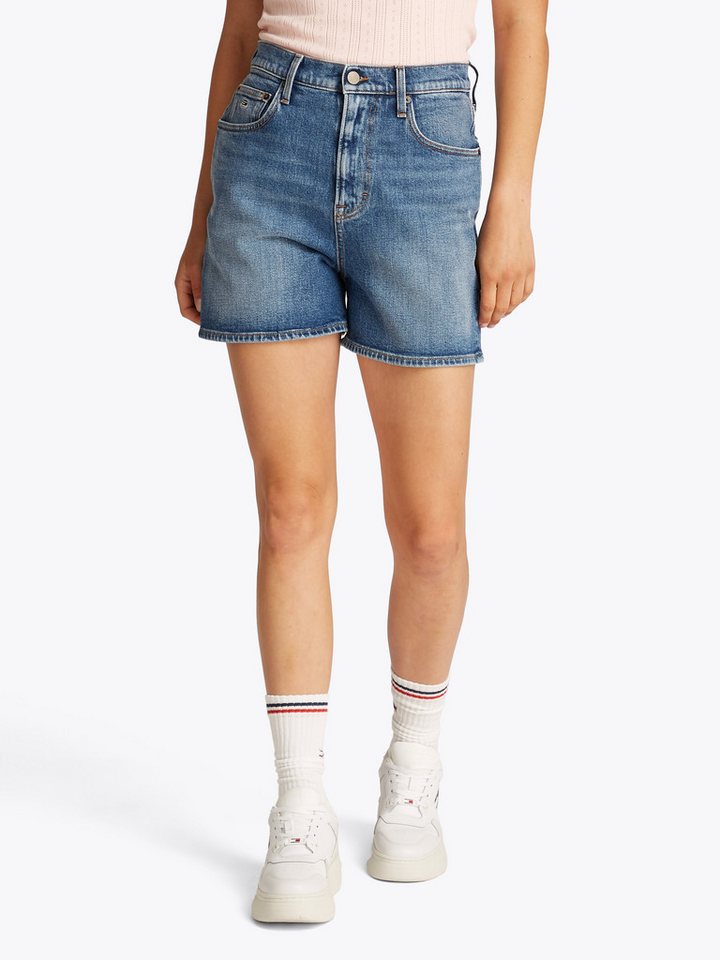 Tommy Jeans Shorts MOM SHORT BI0134 mit Logo-Badge, in blauer Waschung Tommy Jeans Shorts MOM SHORT BI0134 mit Logo-Badge, in blauer Waschung von Tommy Jeans