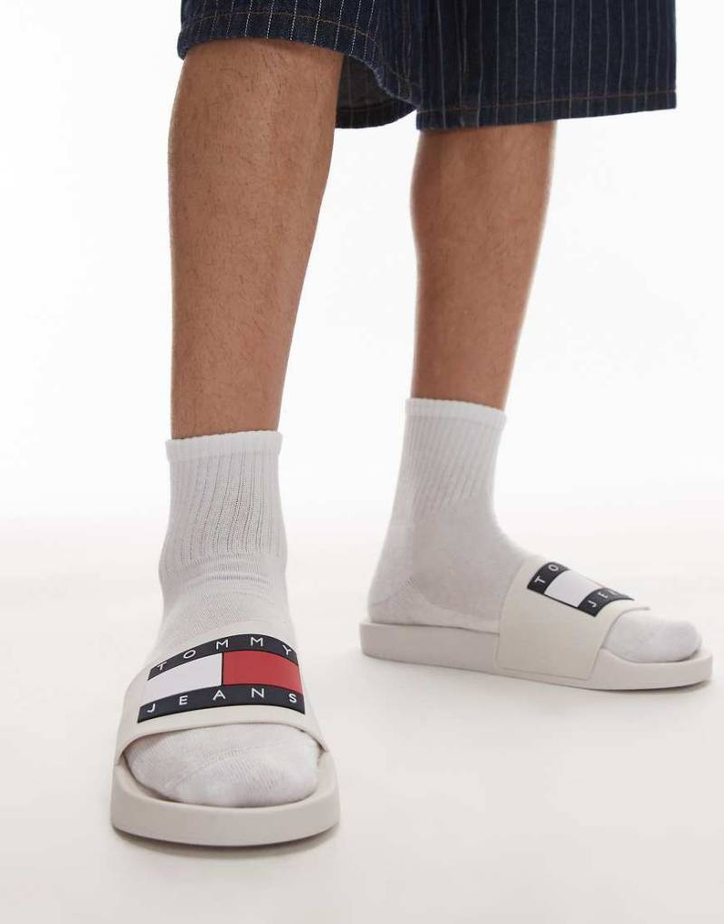 Tommy Jeans - Slider in Weiß Tommy Jeans - Slider in Weiß von Tommy Jeans