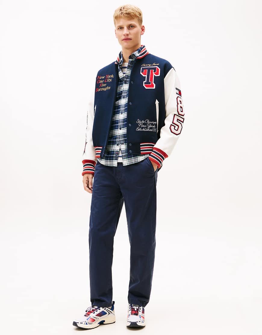 Tommy Jeans - Sonny - Schmal zulaufende Chinohose aus Twill in Dunkelblau von Tommy Jeans