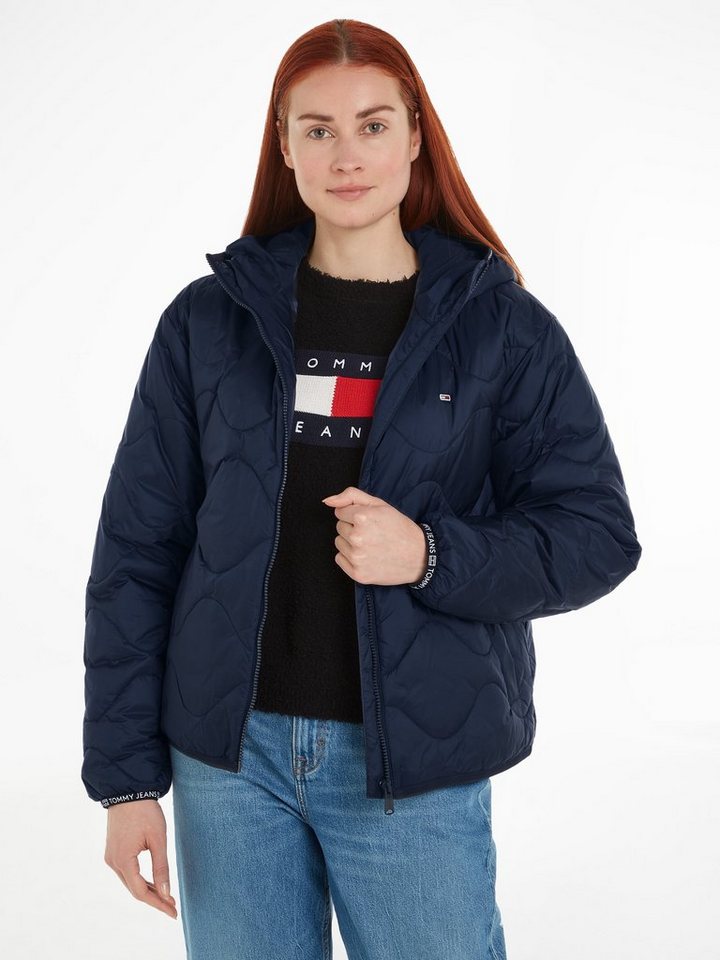Tommy Jeans Steppjacke TJW QUILTED TAPE HOOD PUFFER EXT mit Logostickerei von Tommy Jeans