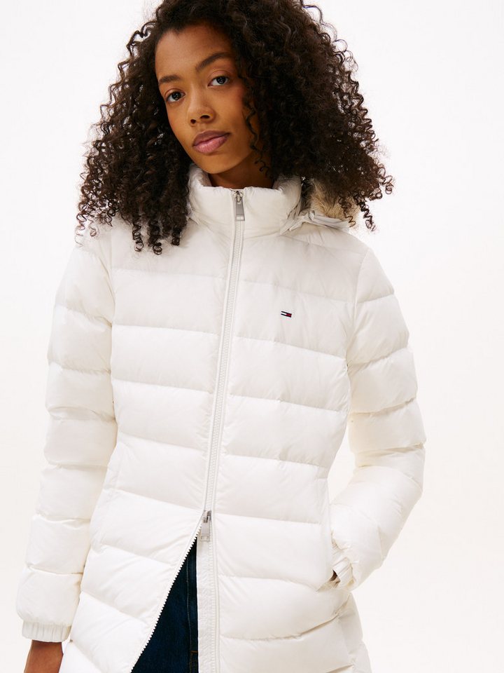 Tommy Jeans Steppmantel TJW ESSENTIAL HOODED DOWN COAT mit Fellimitat, Logostickerei von Tommy Jeans