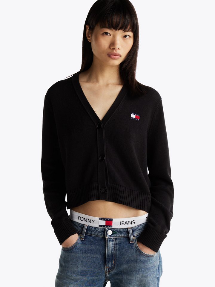 Tommy Jeans Strickjacke TJW ESSENTIAL BADGE CARDIGAN EXT mit Logo-Badge von Tommy Jeans