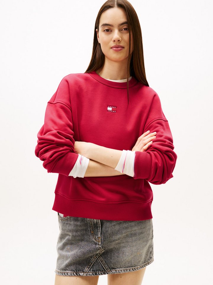 Tommy Jeans Sweatshirt Sweatshirt TJW BXY BADGE mit Dropshoulder-Design und Frontlogo von Tommy Jeans
