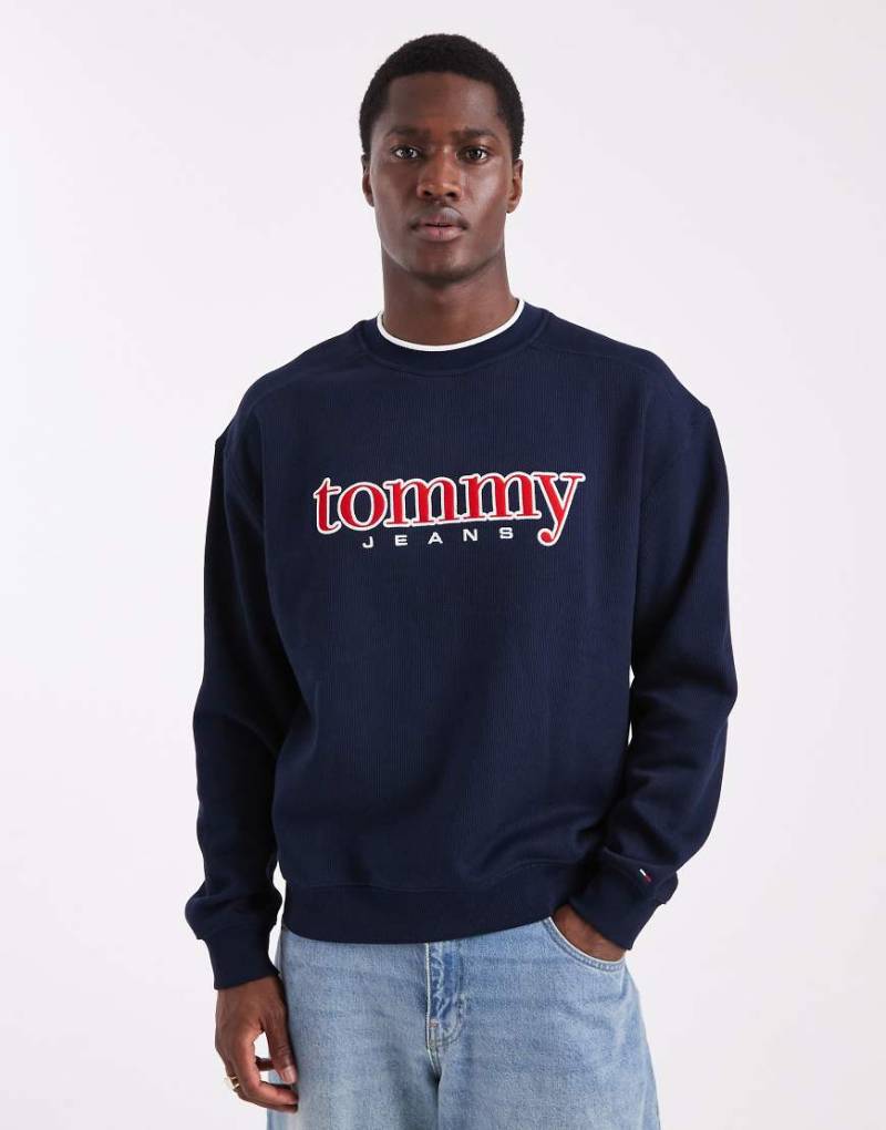 Tommy Jeans - Sweatshirt in Marineblau mit Grafik-Logo-Applikation im 90er-Style von Tommy Jeans