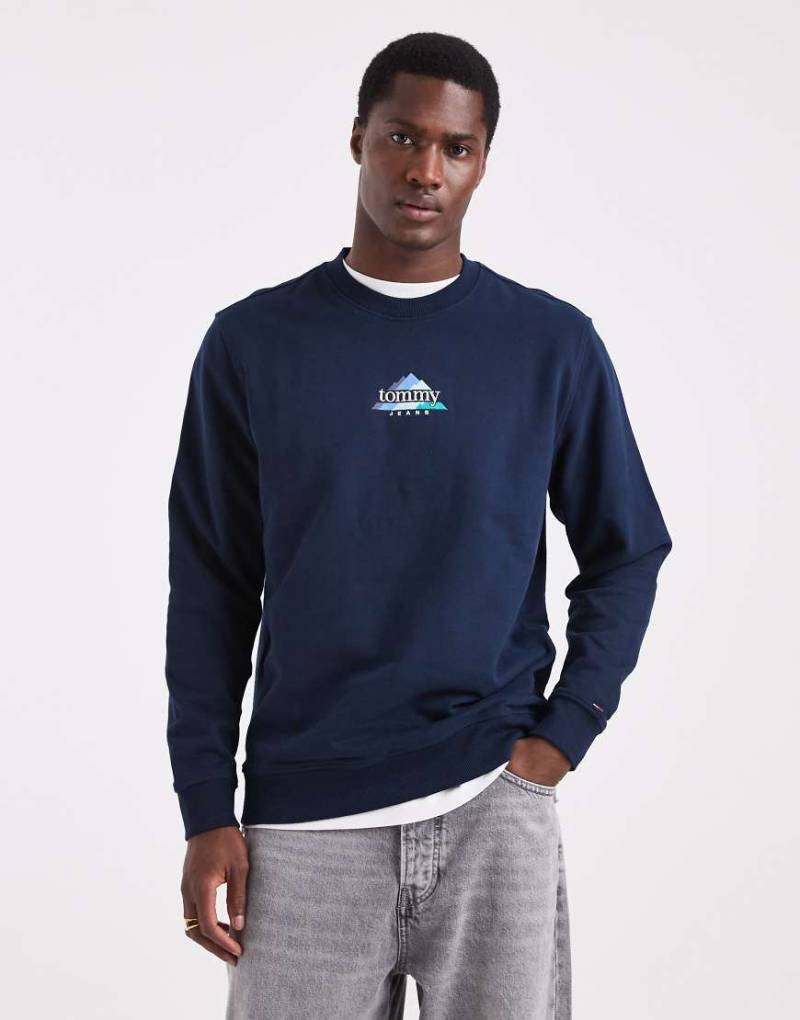 Tommy Jeans - Sweatshirt in Marineblau mit mittigem Outdoor-Logomotiv von Tommy Jeans