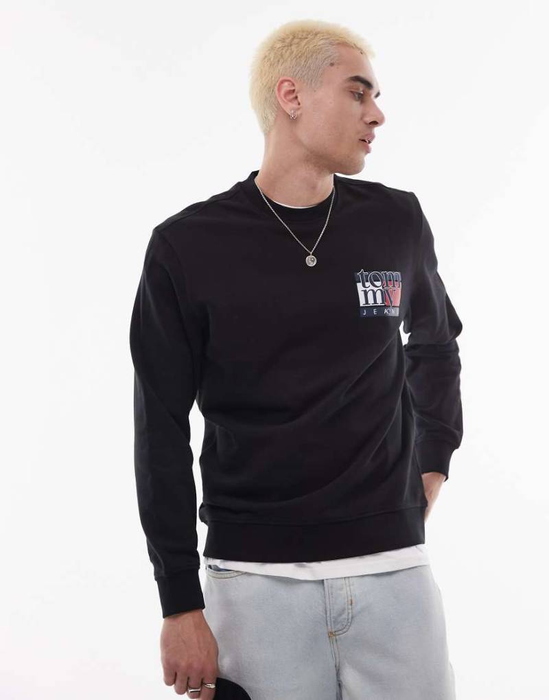 Tommy Jeans - Sweatshirt in Schwarz mit Flaggenlogo auf der Brust von Tommy Jeans