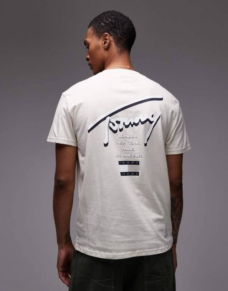 Tommy Jeans - T-Shirt in Beige mit Schriftzug-Logoprint auf dem Rücken-Neutral von Tommy Jeans
