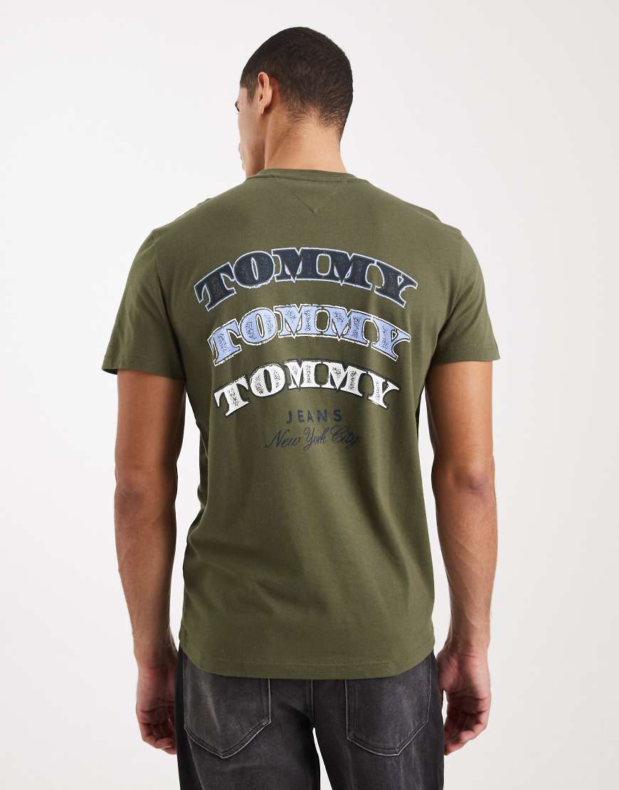 Tommy Jeans - T-Shirt in Dunkelgrün mit Dollar-Stapel-Logo von Tommy Jeans