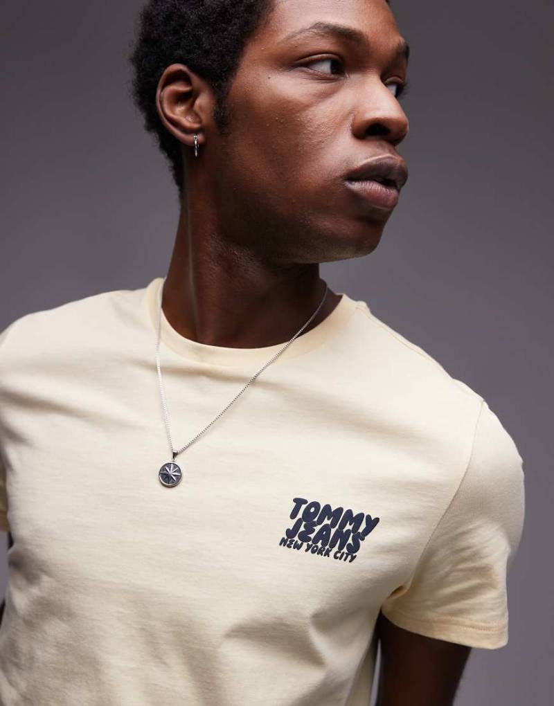 Tommy Jeans - T-Shirt in Gelb und Marineblau mit Bubble-Logo-Weiß von Tommy Jeans