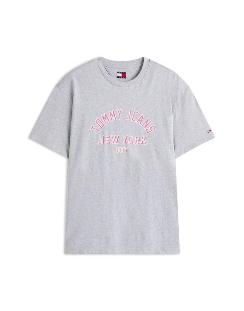 Tommy Jeans - T-Shirt in Grau mit mittigem College-Logo in Rosa von Tommy Jeans