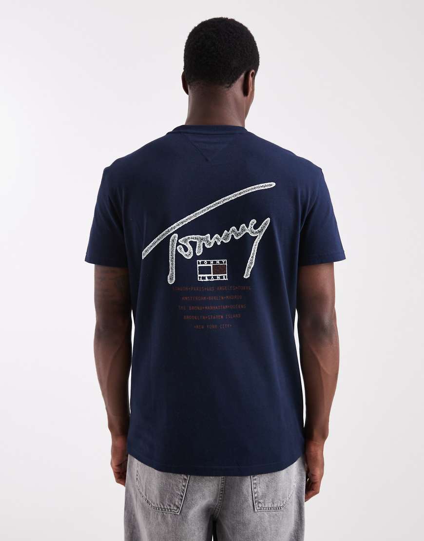 Tommy Jeans - T-Shirt in Marineblau mit normalem Schnitt und Signatur-Rückenprint von Tommy Jeans