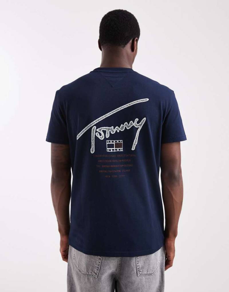 Tommy Jeans - T-Shirt in Marineblau mit normalem Schnitt und Signatur-Rückenprint von Tommy Jeans