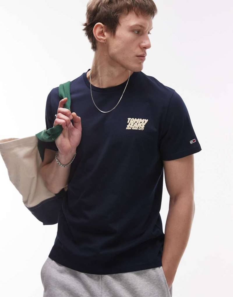 Tommy Jeans - T-Shirt in Marineblau und Gelb mit Bubble-Logo von Tommy Jeans