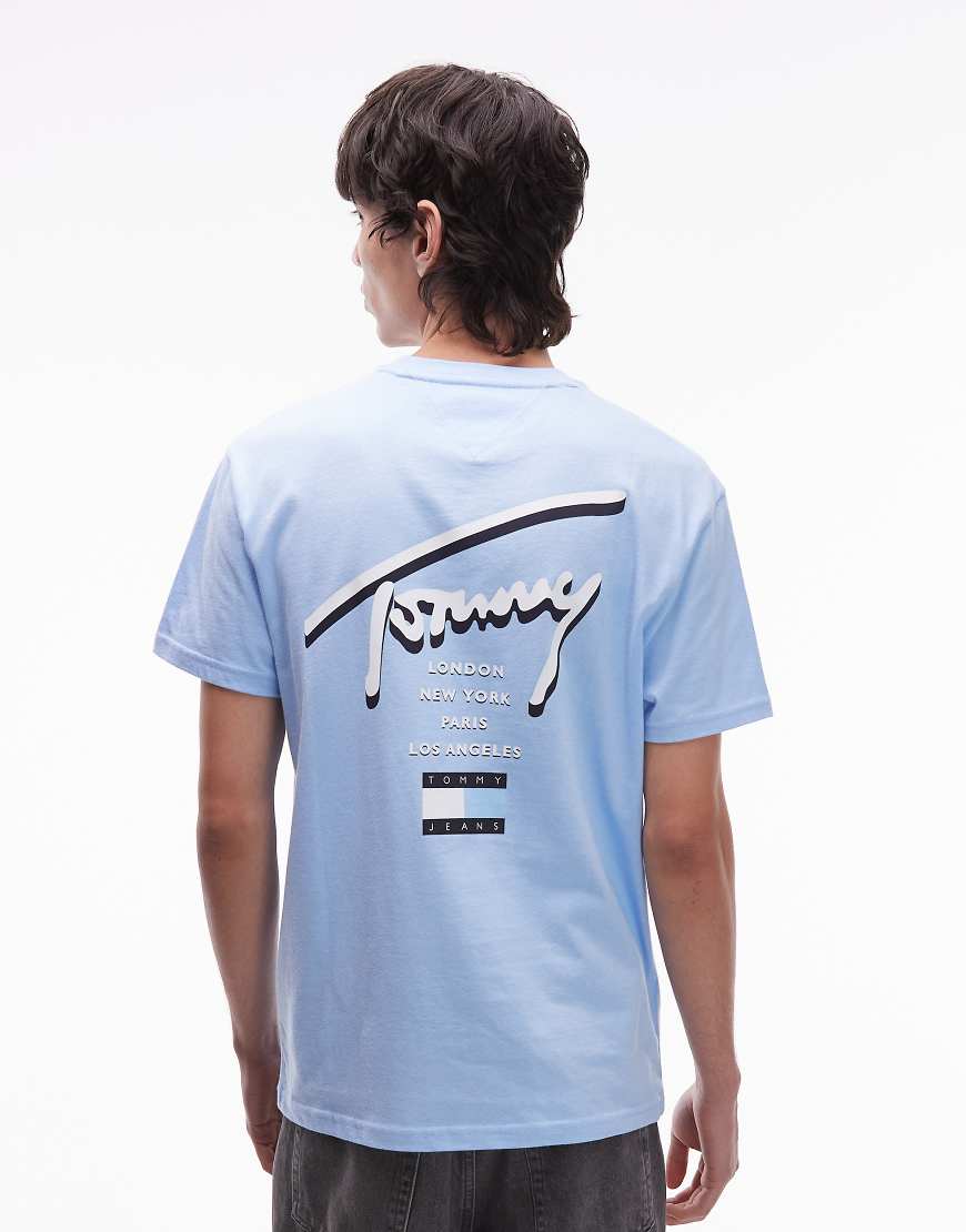 Tommy Jeans - T-Shirt in Puderblau mit Markenschriftzug auf der Rückseite von Tommy Jeans