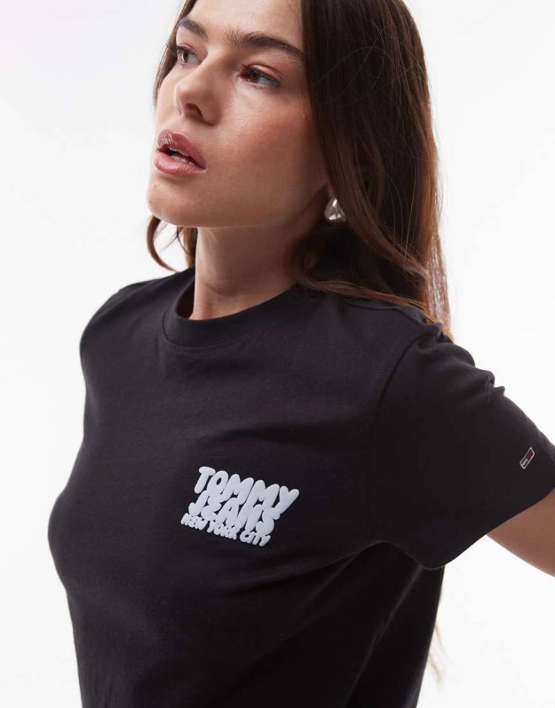 Tommy Jeans - T-Shirt in Schwarz mit Bubble-Logo von Tommy Jeans