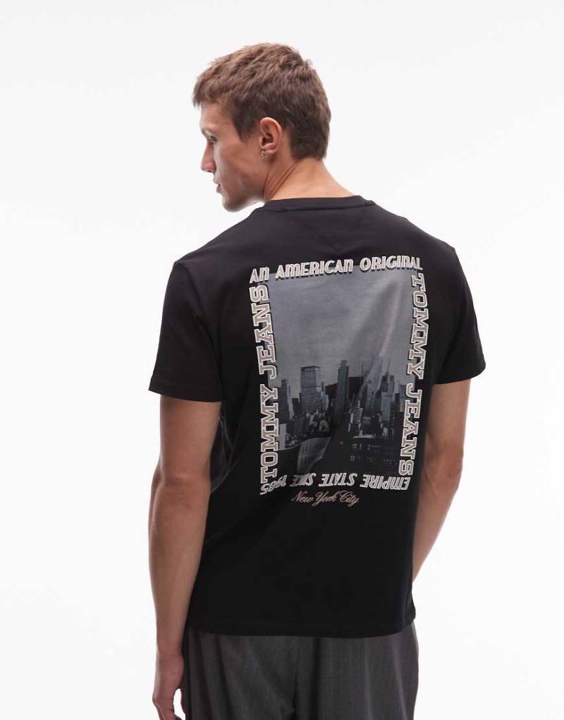 Tommy Jeans - T-Shirt in Schwarz mit Fotorahmen-Aufdruck Tommy Jeans - T-Shirt in Schwarz mit Fotorahmen-Aufdruck von Tommy Jeans