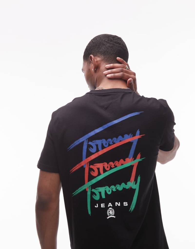 Tommy Jeans - T-Shirt in Schwarz mit sich wiederholendem Signatur-Rückenprint von Tommy Jeans