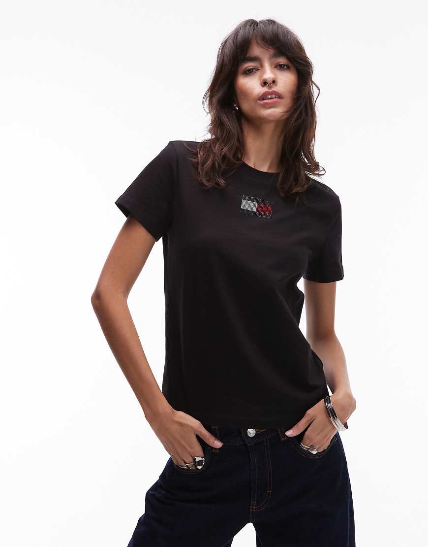 Tommy Jeans - T-Shirt in Schwarz mit strassbesetztem Flaggenlogo von Tommy Jeans
