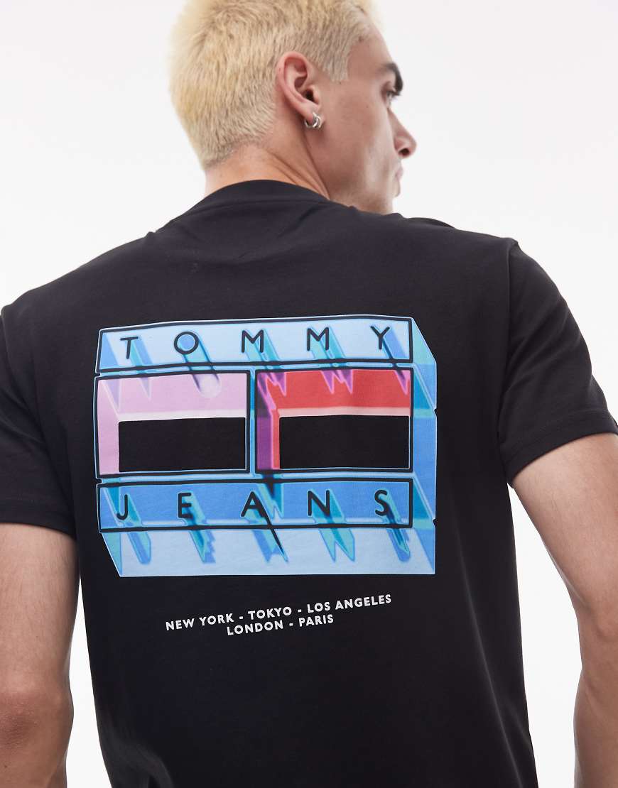 Tommy Jeans - T-Shirt in Schwarz mit verschwommenem Flaggenprint von Tommy Jeans