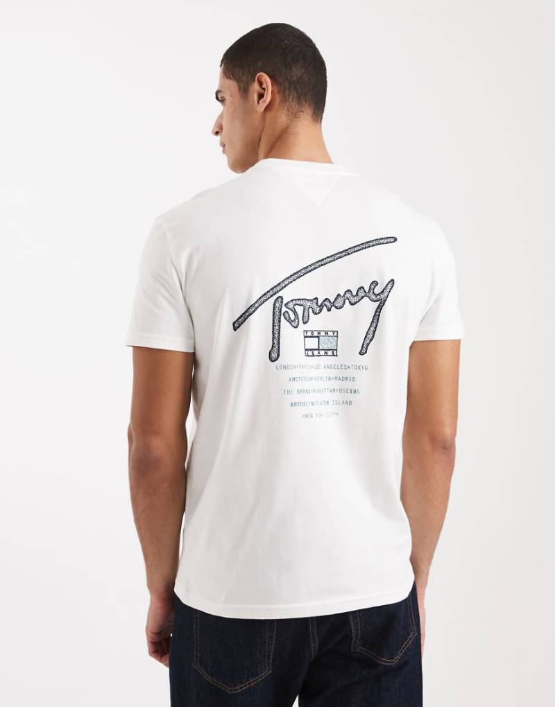Tommy Jeans - T-Shirt in Weiß mit normalem Schnitt und Signatur-Rückenprint von Tommy Jeans