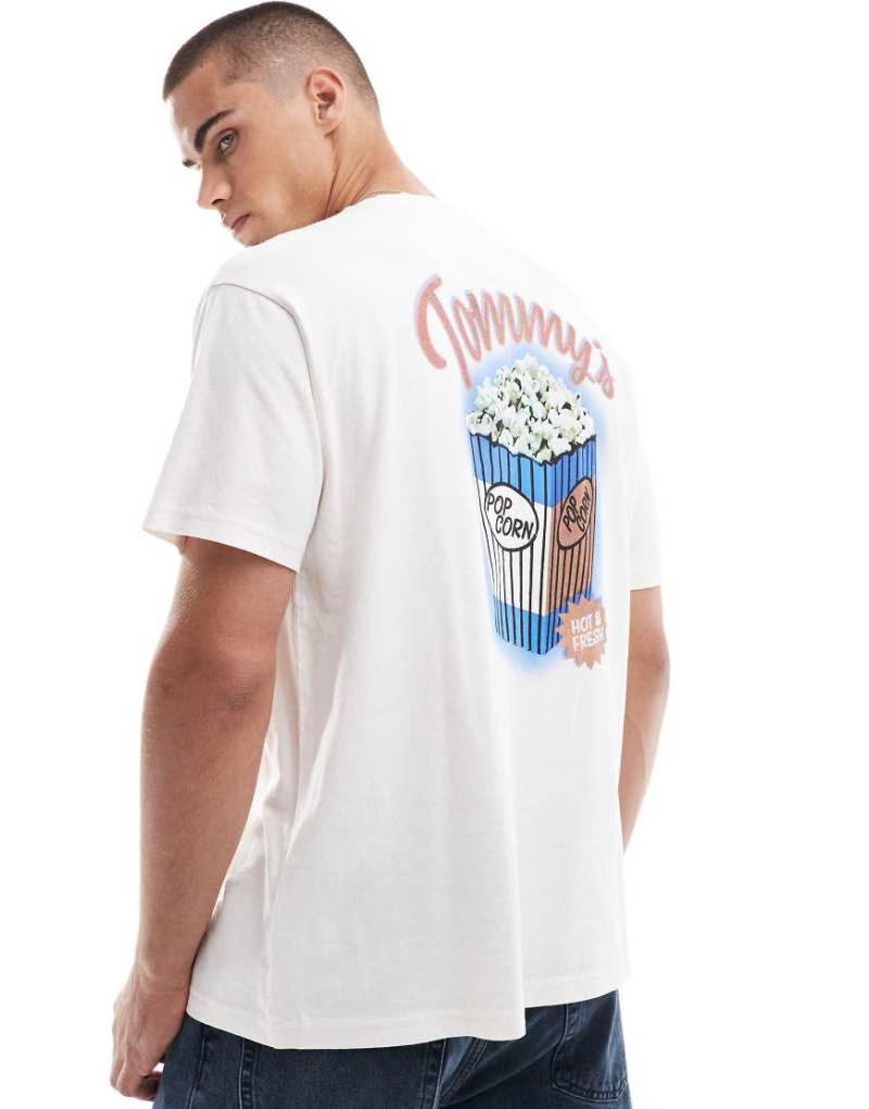 Tommy Jeans - T-Shirt in gebrochenem Weiß mit Popcorn-Rückenprint von Tommy Jeans