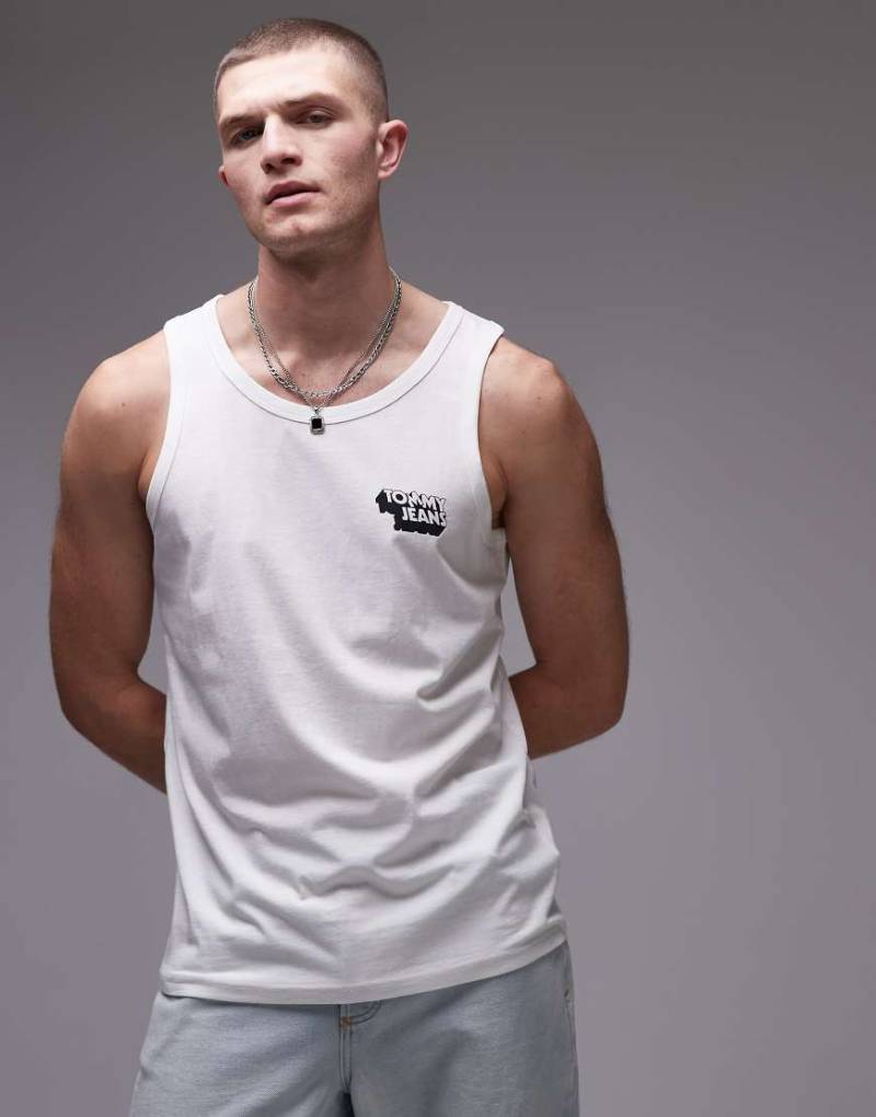 Tommy Jeans - Tanktop in Weiß mit Stapel-Logo von Tommy Jeans