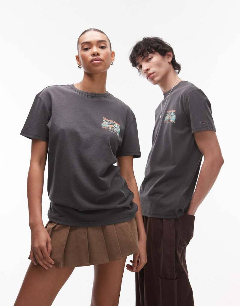 Tommy Jeans - Unisex - T-Shirt in Schwarz mit tropischem Rückenprint von Tommy Jeans