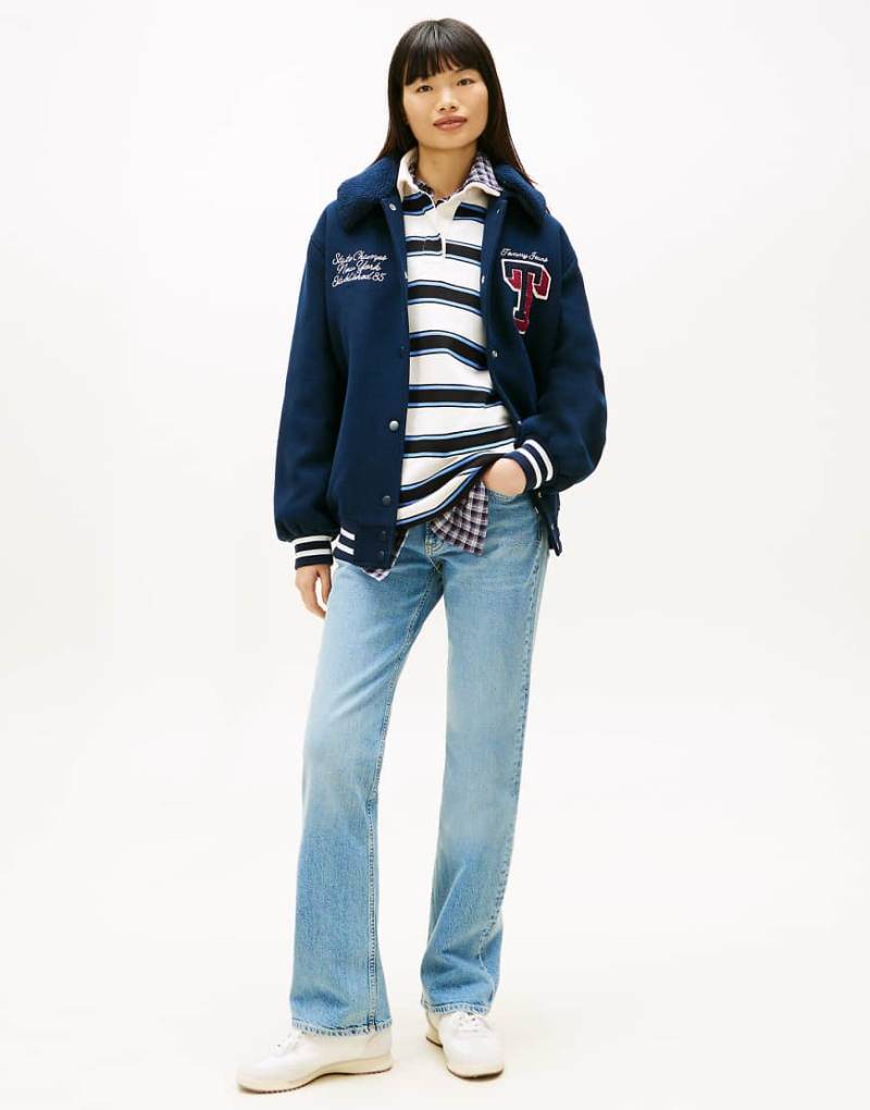 Tommy Jeans - Verwaschene Bootcut-Jeans in Blau mit mittelhohem Bund von Tommy Jeans