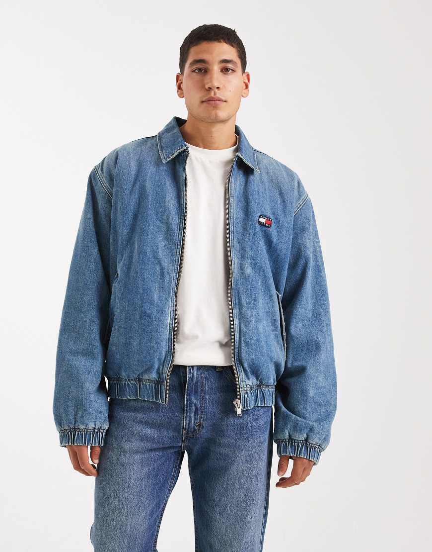 Tommy Jeans - Wattierte Jeans-Bomberjacke in verwaschenem Mittelblau mit Kragen von Tommy Jeans