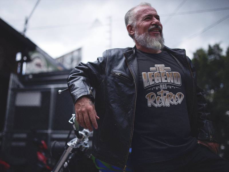 The Legend Has Retired T-Shirt, Ruhestands-Shirts, Geschenke Für Männer Und Frauen Tsc134 von TommysShirtCreations