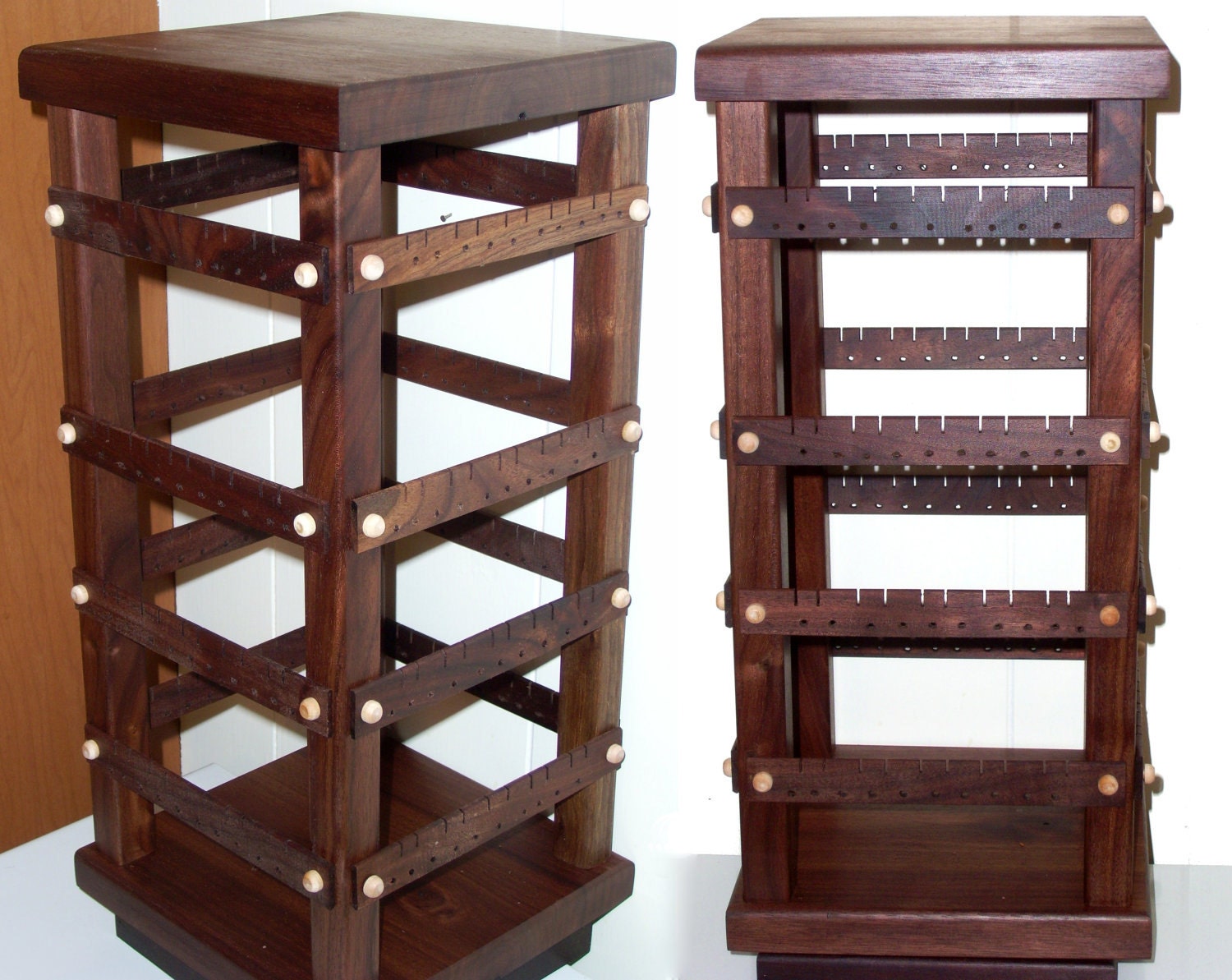 Schmuck Organizer - Display Ohrring Halter Ständer, Holz, Spinning, Schwarznuss, 4-Seitiges Mit Drehfuß. 160 Paare Schmuck Organizer - Display Ohrring Halter Ständer, Holz, Spinning, Schwarznuss, 4-Seitiges Mit Drehfuß. 160 Paare von TomsEarringHolders