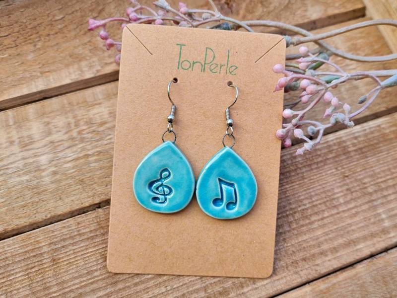 Blaue Keramik Ohrringe in Tropfenform Mit Notenschlüssel Und Musiknote Keramikschmuck Geburtstagsgeschenk Geschenk Ostern von TonPerle