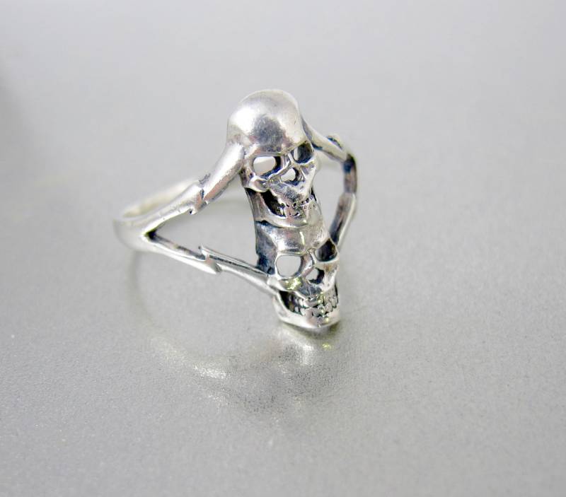 Vintage Sterling Silber Doppel Totenkopf Ring Unisex Biker Schmuck, Größe 11.25 Vintage Sterling Silber Doppel Totenkopf Ring Unisex Biker Schmuck, Größe 11.25 von TonettesTreasures