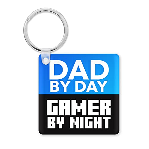 Lustiger Schlüsselanhänger, Geschenk für beste Freundin, Arbeitskollegen, Abschiedskollegen, Geschenk für Papa bei Tag, Gamer bei Nacht, Schlüsselzubehör Silly Joke | KBH15, multi, 5.8cm x 5.8cm von Tongue in Peach