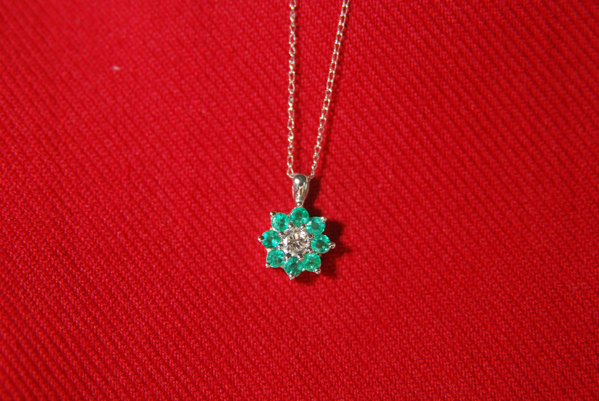 14K Weißgold Echter Smaragd Ein Diamant Anhänger 16-Zoll-14K Kette von TonisSouthernJewels