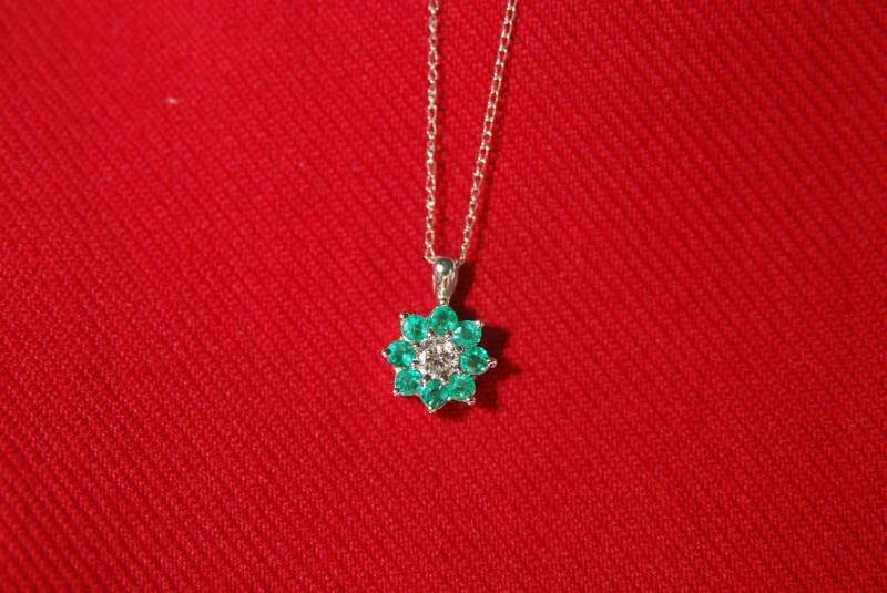 14K Weißgold Echter Smaragd Ein Diamant Anhänger 16-Zoll-14K Kette 14K Weißgold Echter Smaragd Ein Diamant Anhänger 16-Zoll-14K Kette von TonisSouthernJewels