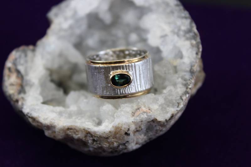 Damen Sterling Silber Und 18K Vermeil Goldplatte Breiter Flacher Saphirband Modering von TonisSouthernJewels