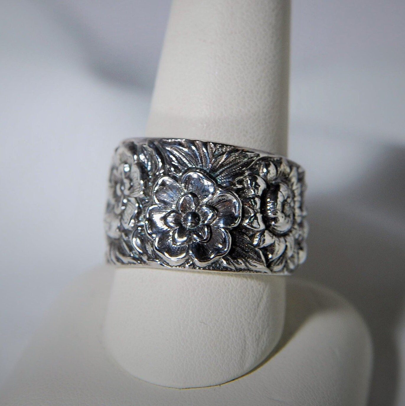 Damen-sterlingsilber-Blumenband Größe 20 von TonisSouthernJewels