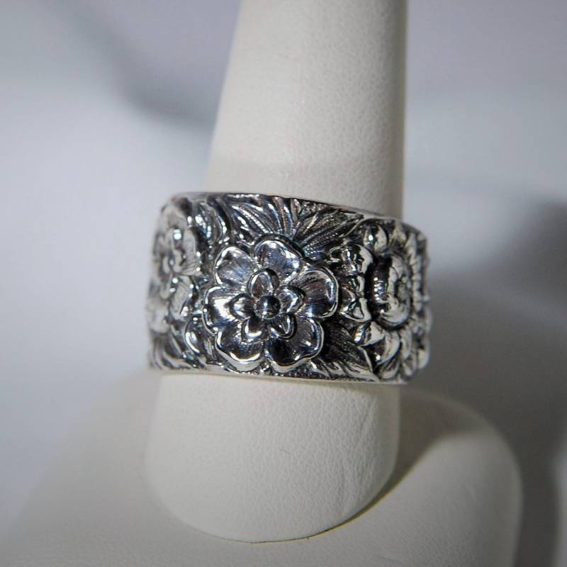 Damen-sterlingsilber-Blumenband Größe 20 Damen-sterlingsilber-Blumenband Größe 20 von TonisSouthernJewels